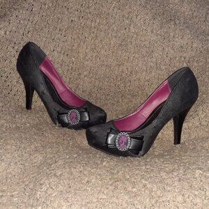 T.U.K. Harlot Heel-Purple Skull Cameo-Black Dot Mesh-Size 8-Near Mint
